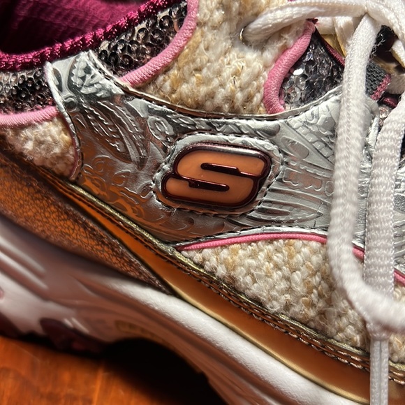 Skechers D’Lites Woman’s size 8.5 Running Shoes - Picture 2 of 12